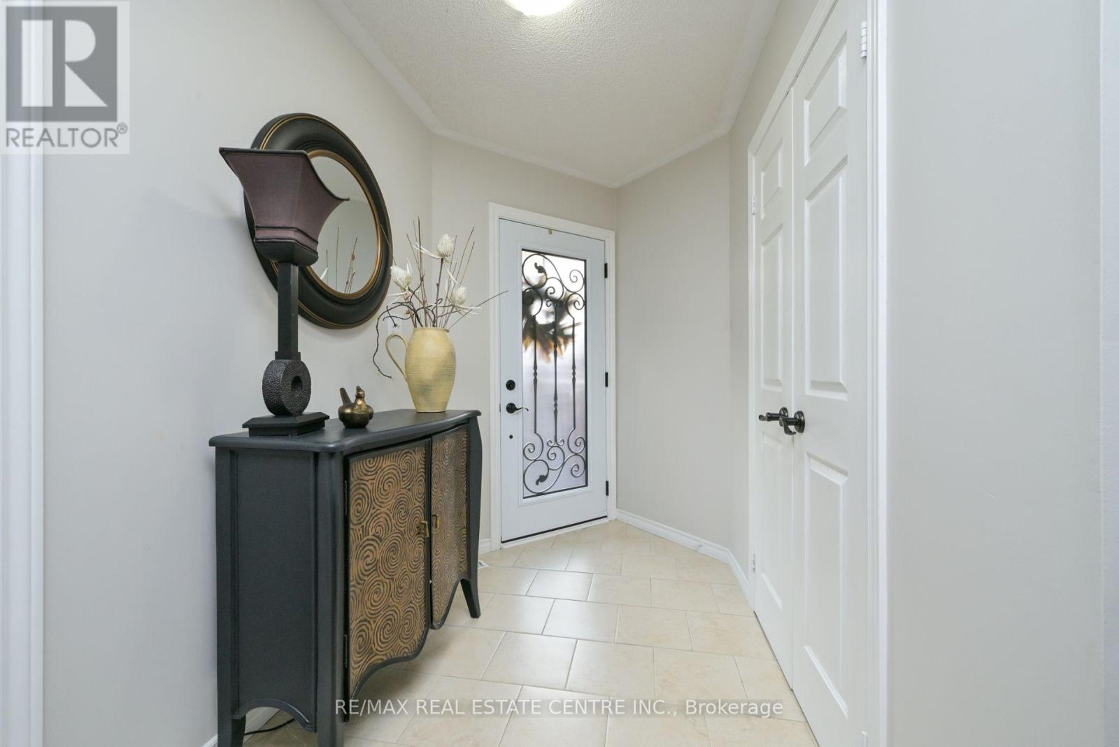 Property at 96 LAUCHLIN CRESCENT image 5