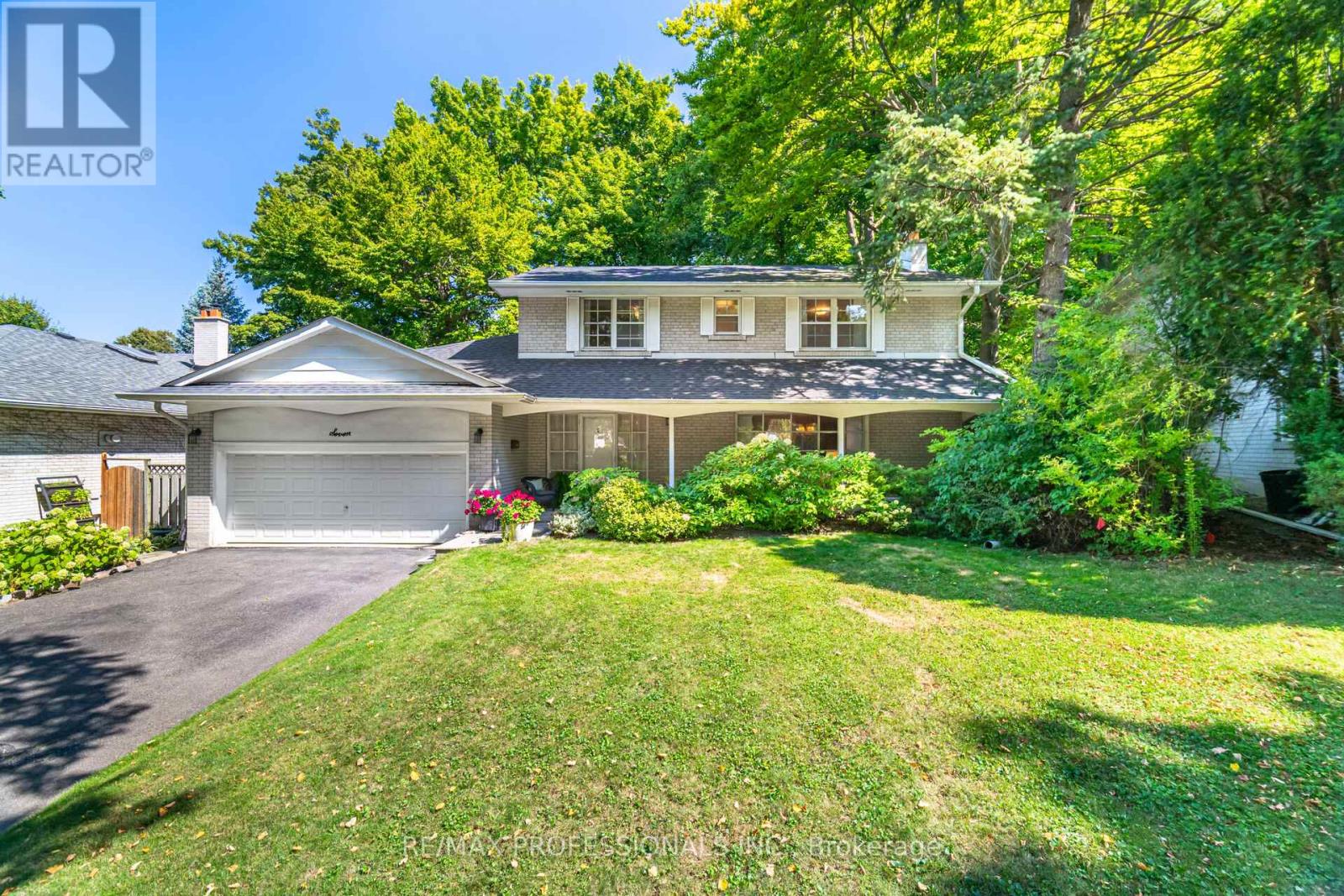 Property at 7 QUEENSBOROUGH CRESCENT image 2
