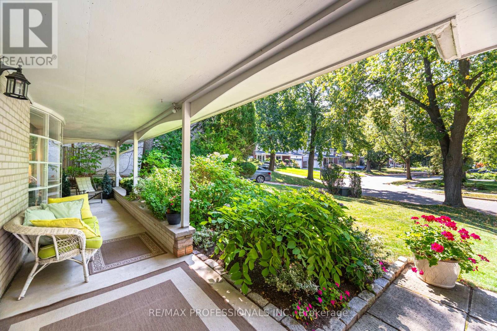 Property at 7 QUEENSBOROUGH CRESCENT image 5