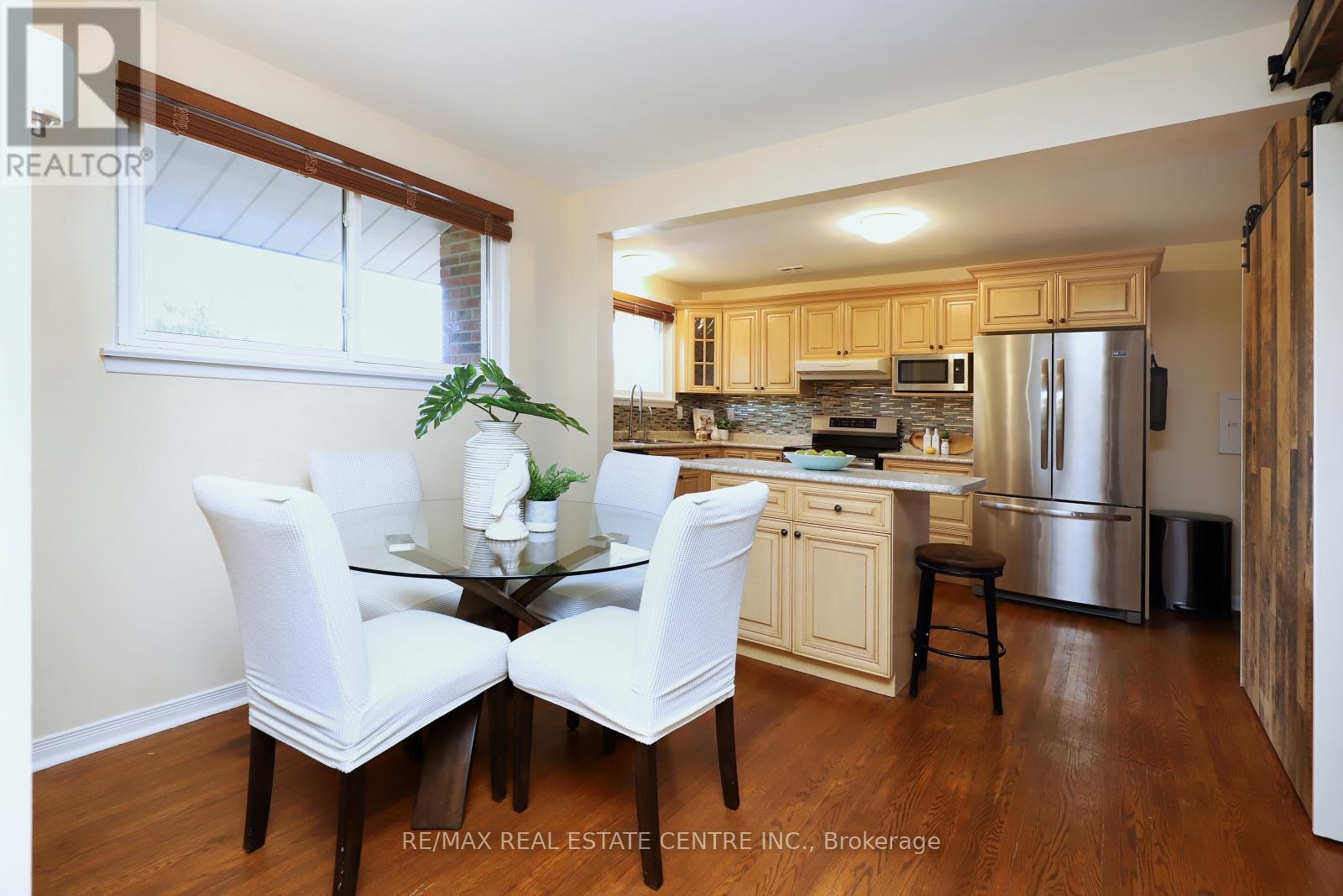 345 Maplewood Crescent, Milton (Om Old Milton), Ontario  L9T 2G1 - Photo 12 - W12400344