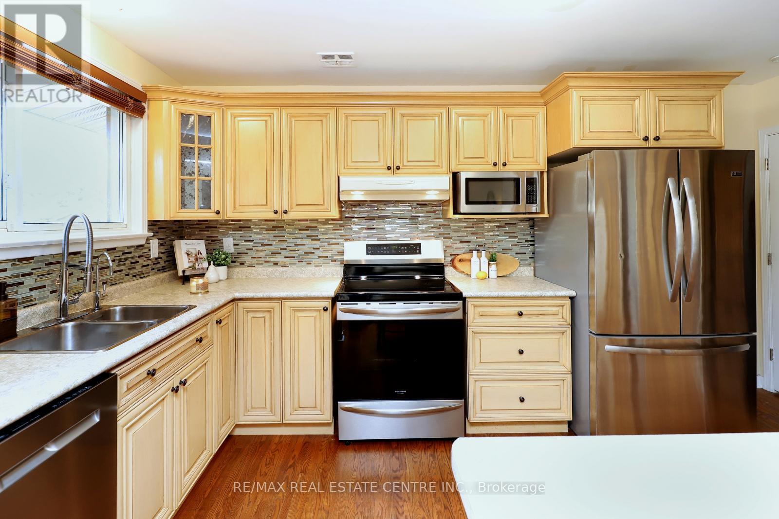 345 Maplewood Crescent, Milton (Om Old Milton), Ontario  L9T 2G1 - Photo 17 - W12400344