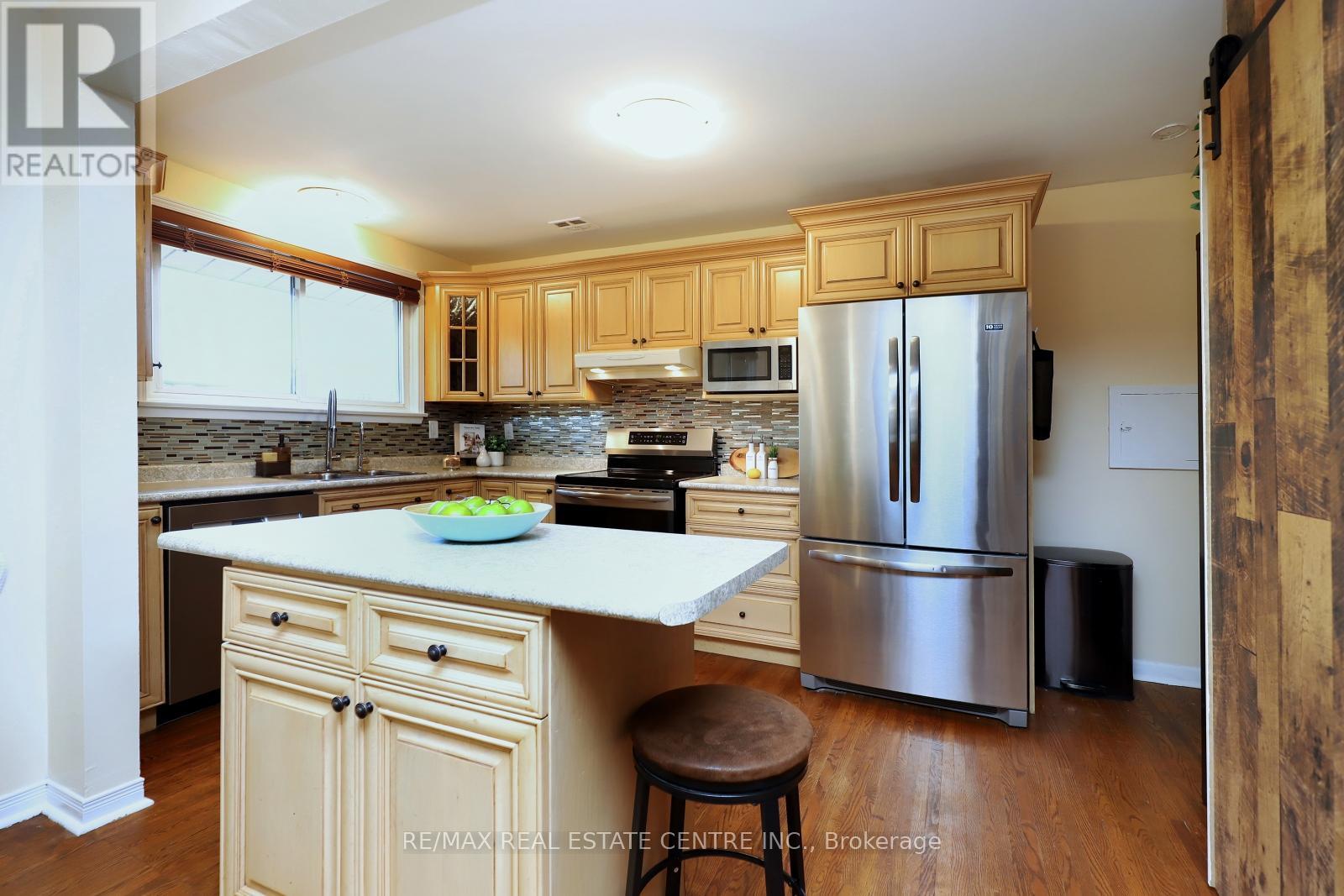 345 Maplewood Crescent, Milton (Om Old Milton), Ontario  L9T 2G1 - Photo 18 - W12400344