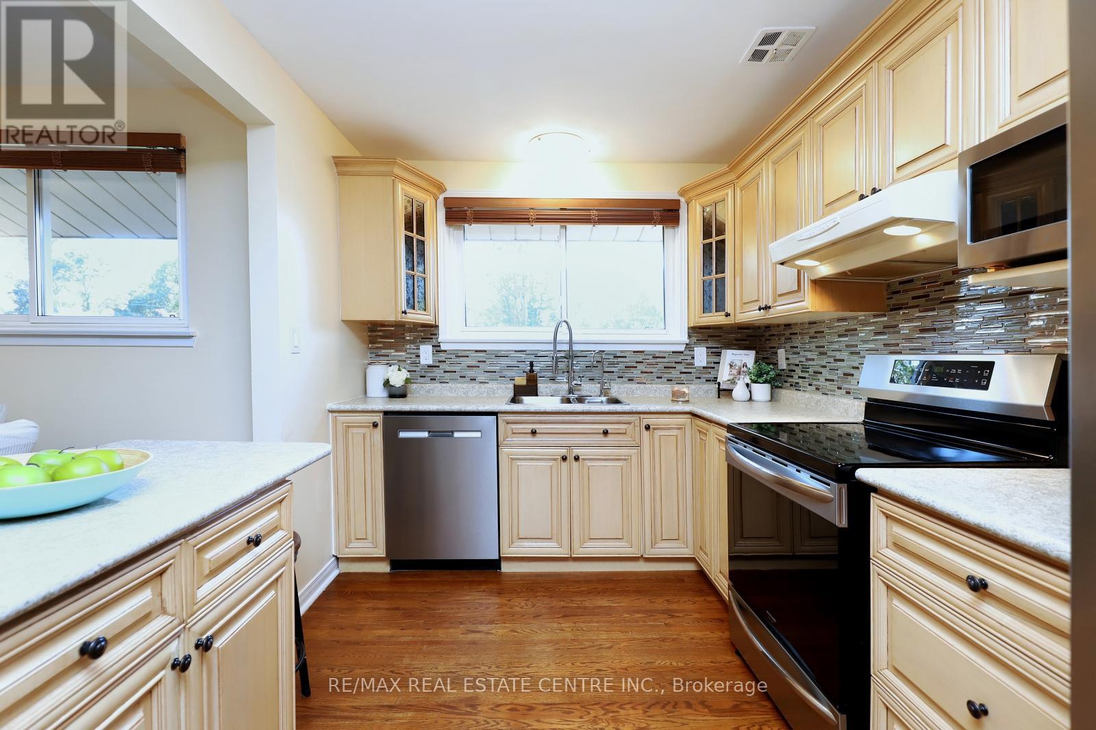 345 Maplewood Crescent, Milton (Om Old Milton), Ontario  L9T 2G1 - Photo 19 - W12400344