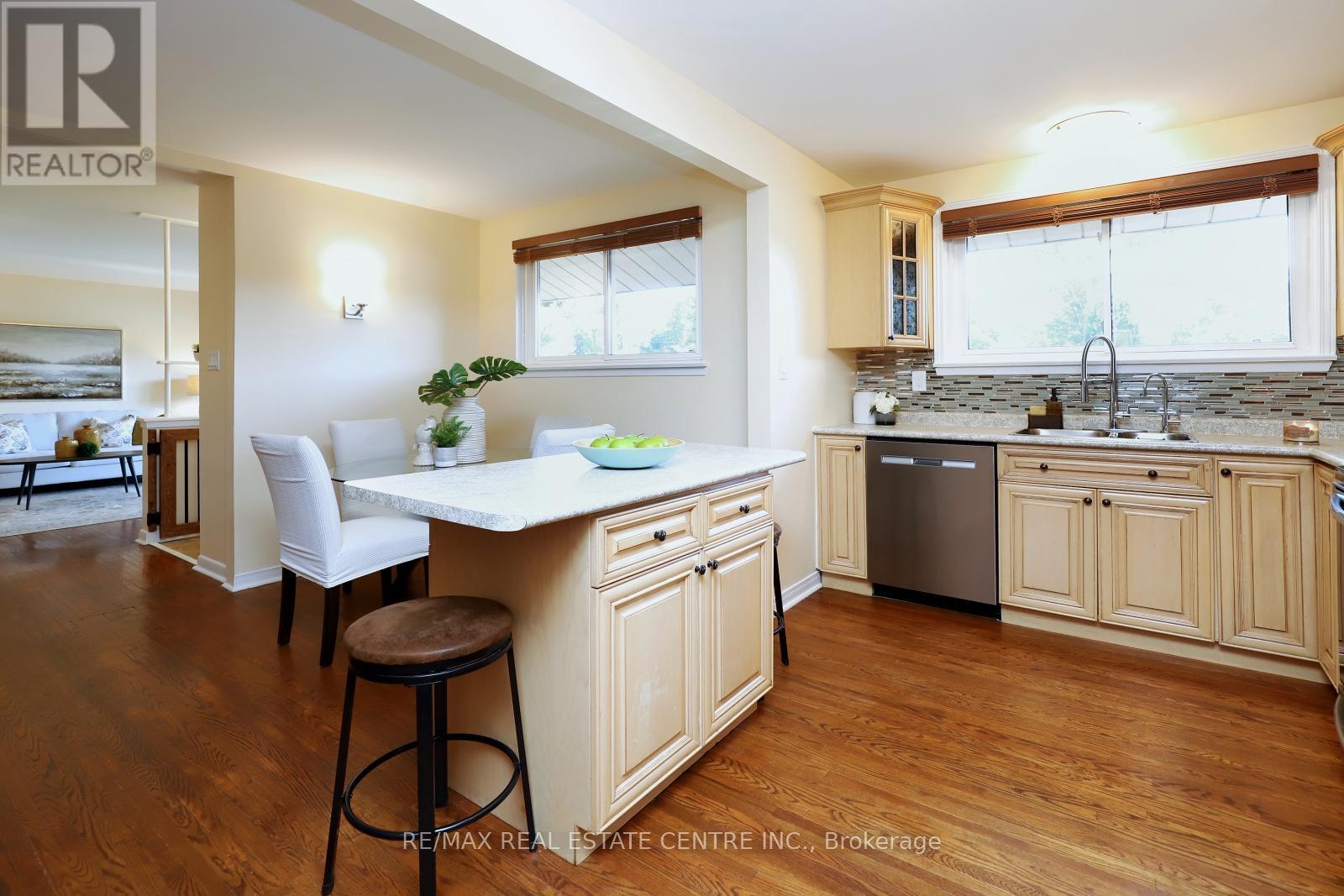 345 Maplewood Crescent, Milton (Om Old Milton), Ontario  L9T 2G1 - Photo 20 - W12400344
