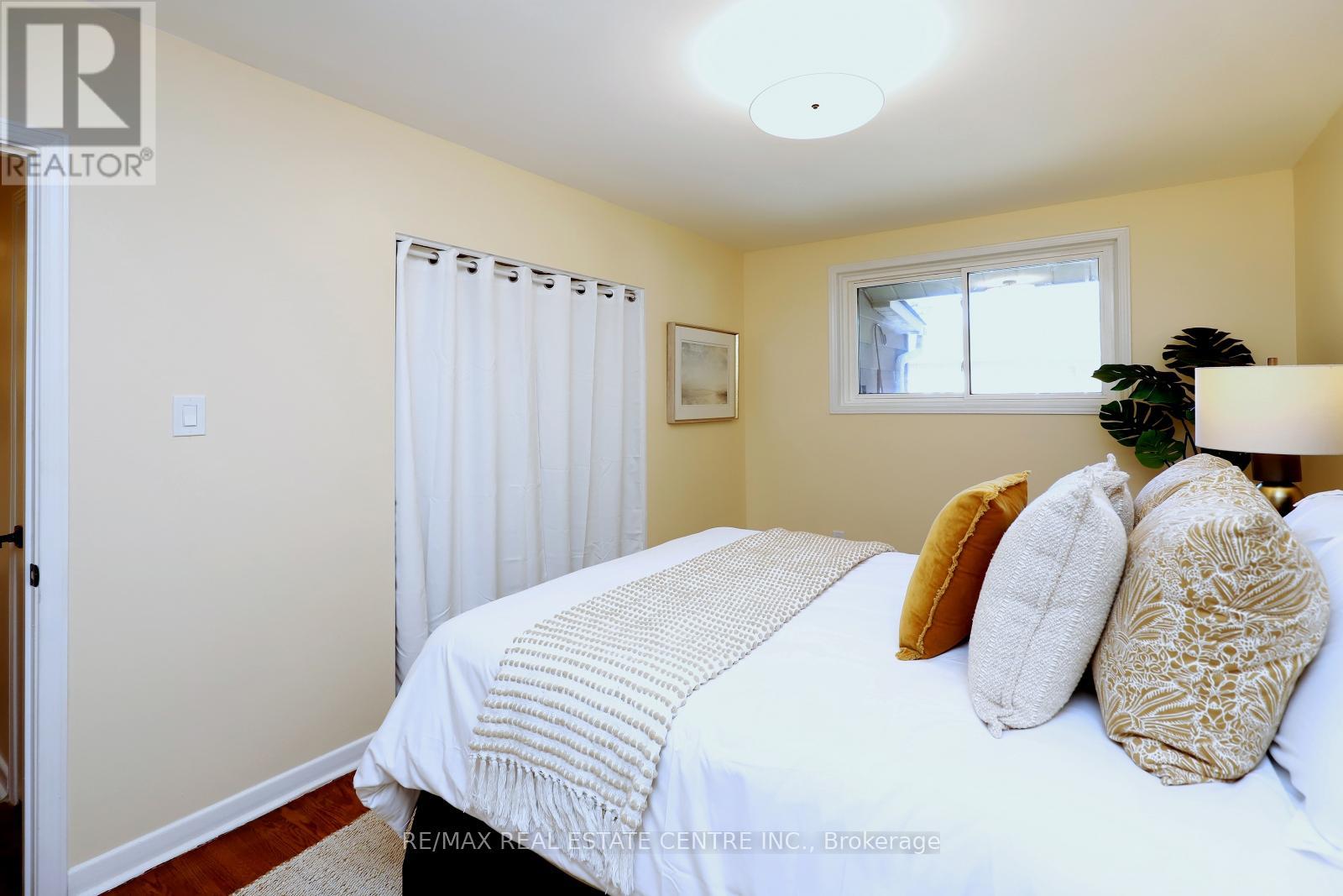 345 Maplewood Crescent, Milton (Om Old Milton), Ontario  L9T 2G1 - Photo 22 - W12400344