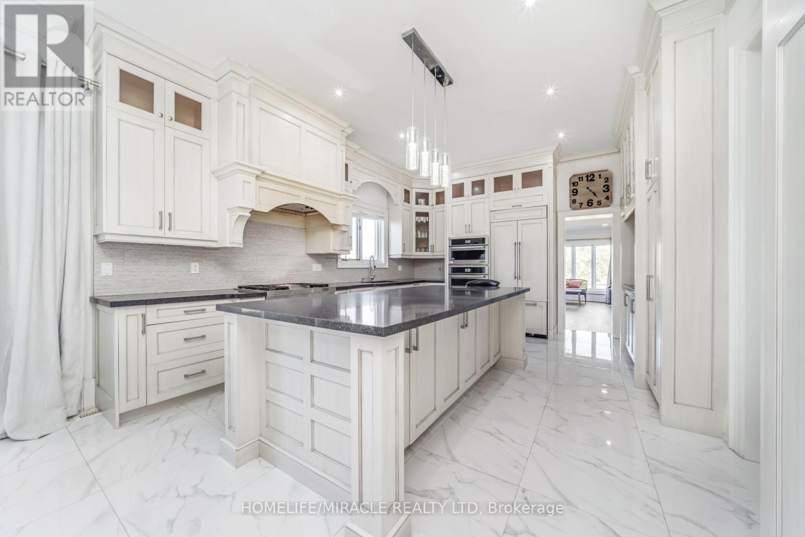 21 Bowman Avenue, Brampton, Ontario  L6P 0Y1 - Photo 17 - W12400353
