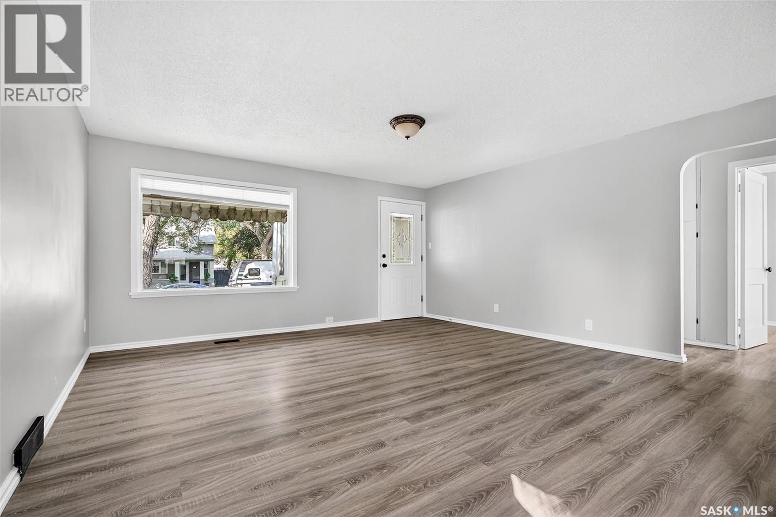 1045 4th Avenue Nw, Moose Jaw, Saskatchewan  S6H 3X2 - Photo 10 - SK018191