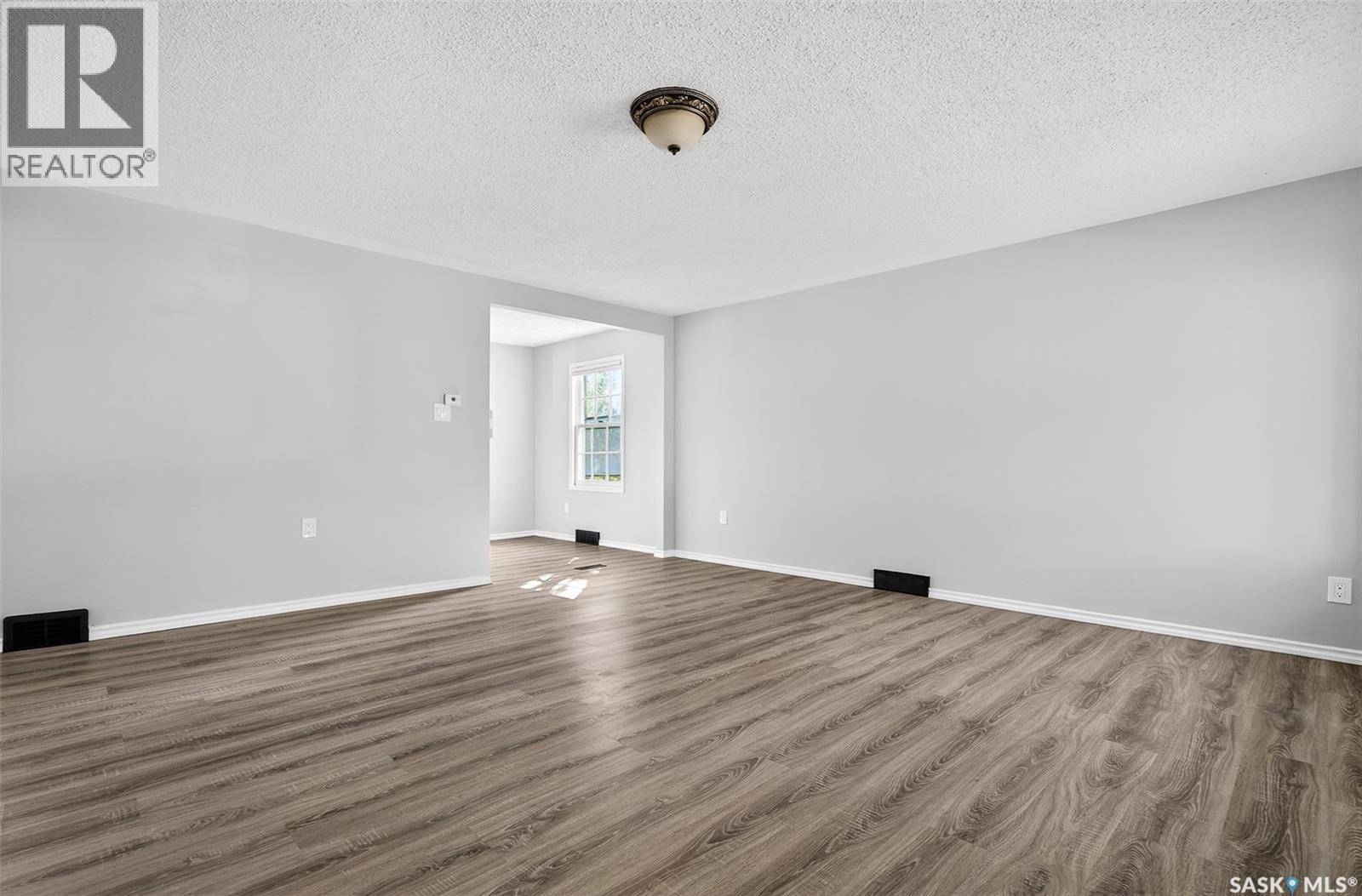 1045 4th Avenue Nw, Moose Jaw, Saskatchewan  S6H 3X2 - Photo 12 - SK018191