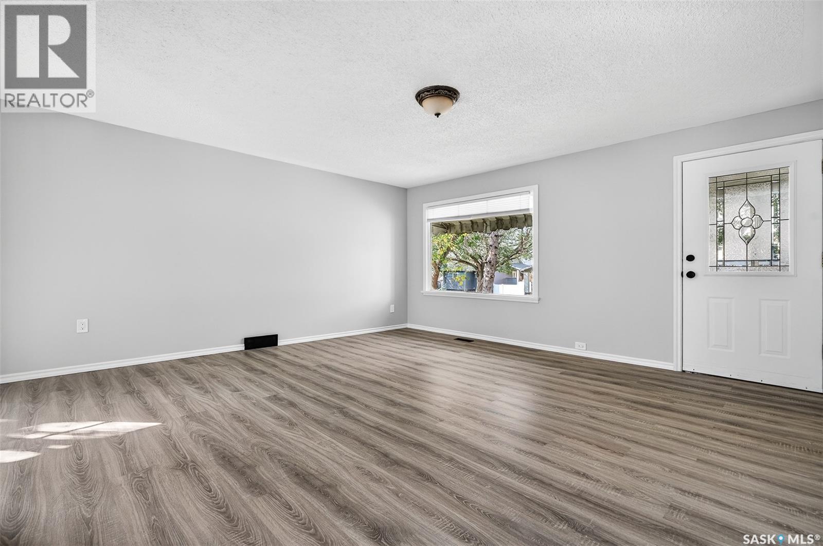 1045 4th Avenue Nw, Moose Jaw, Saskatchewan  S6H 3X2 - Photo 8 - SK018191