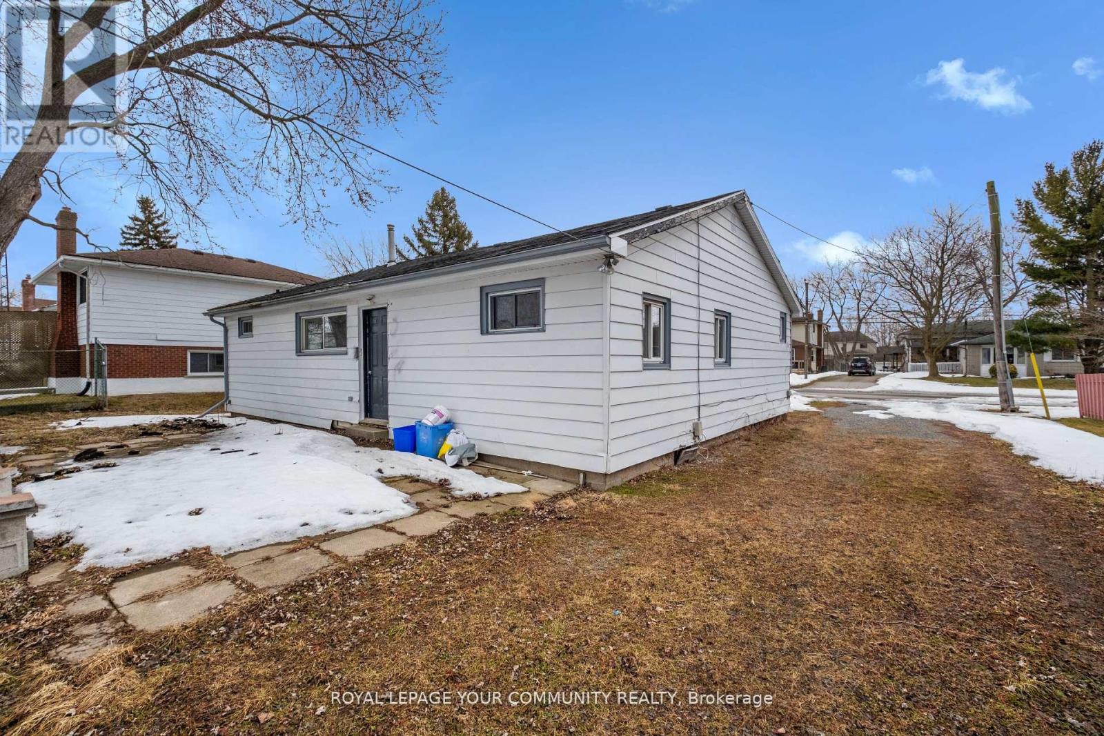 7813 Mulhern Street, Niagara Falls, Ontario  L2H 1B6 - Photo 32 - X12400221