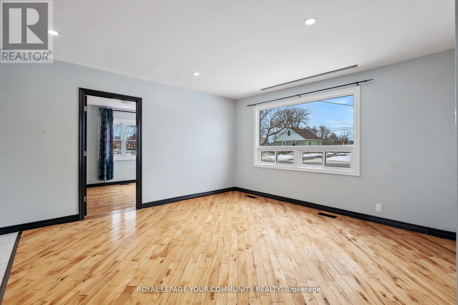 7813 Mulhern Street, Niagara Falls, Ontario  L2H 1B6 - Photo 7 - X12400221