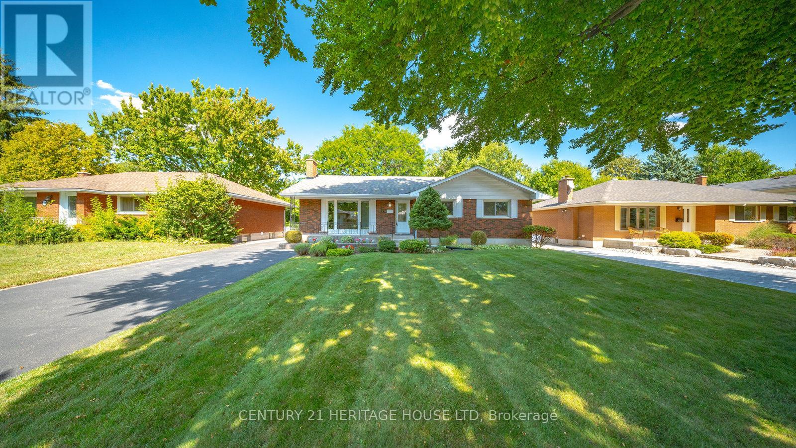 73 Pusey Boulevard, Brantford, Ontario  N3R 2S4 - Photo 2 - X12400276