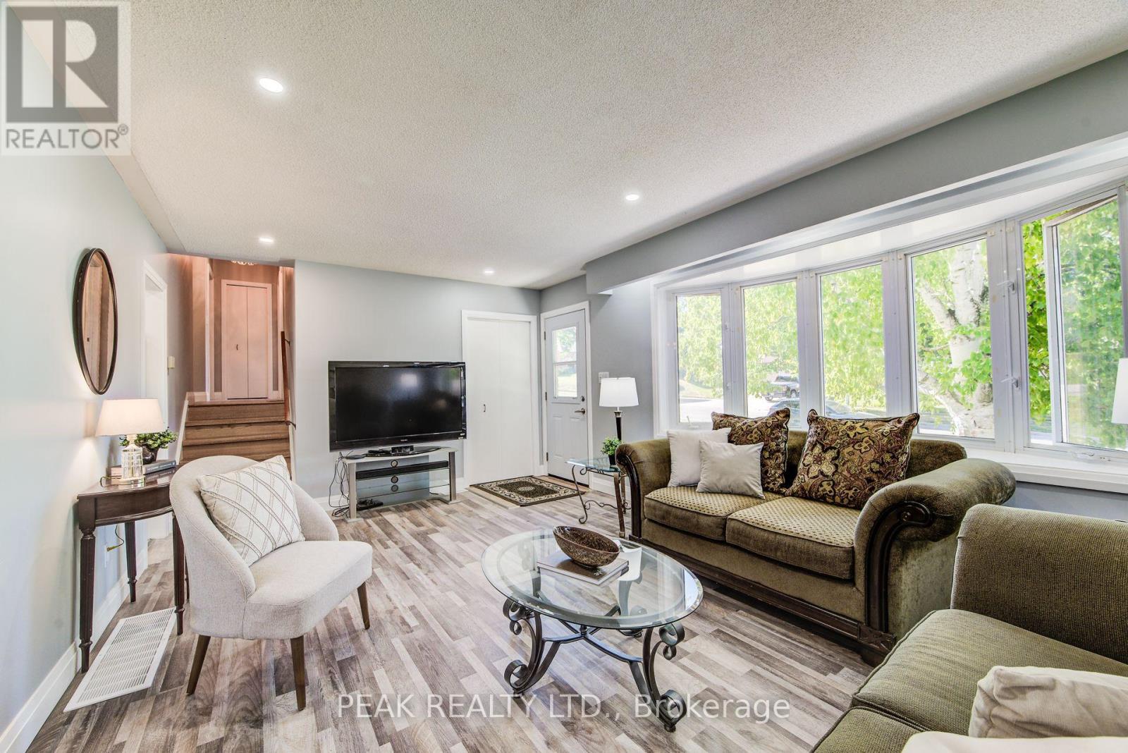 659 Gladstone Drive, Woodstock (Woodstock - North), Ontario  N4S 5S7 - Photo 10 - X12400280