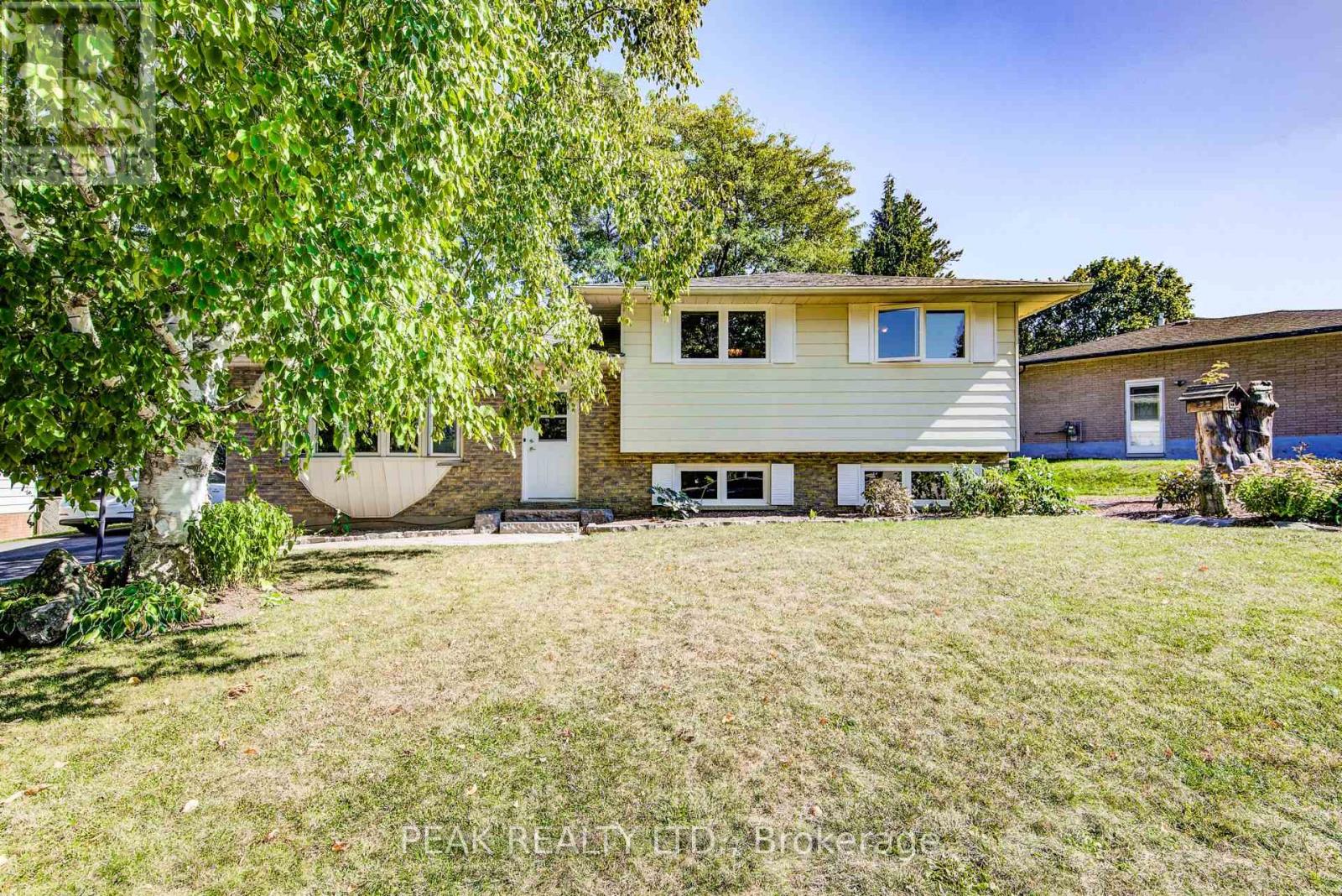 659 Gladstone Drive, Woodstock (Woodstock - North), Ontario  N4S 5S7 - Photo 2 - X12400280