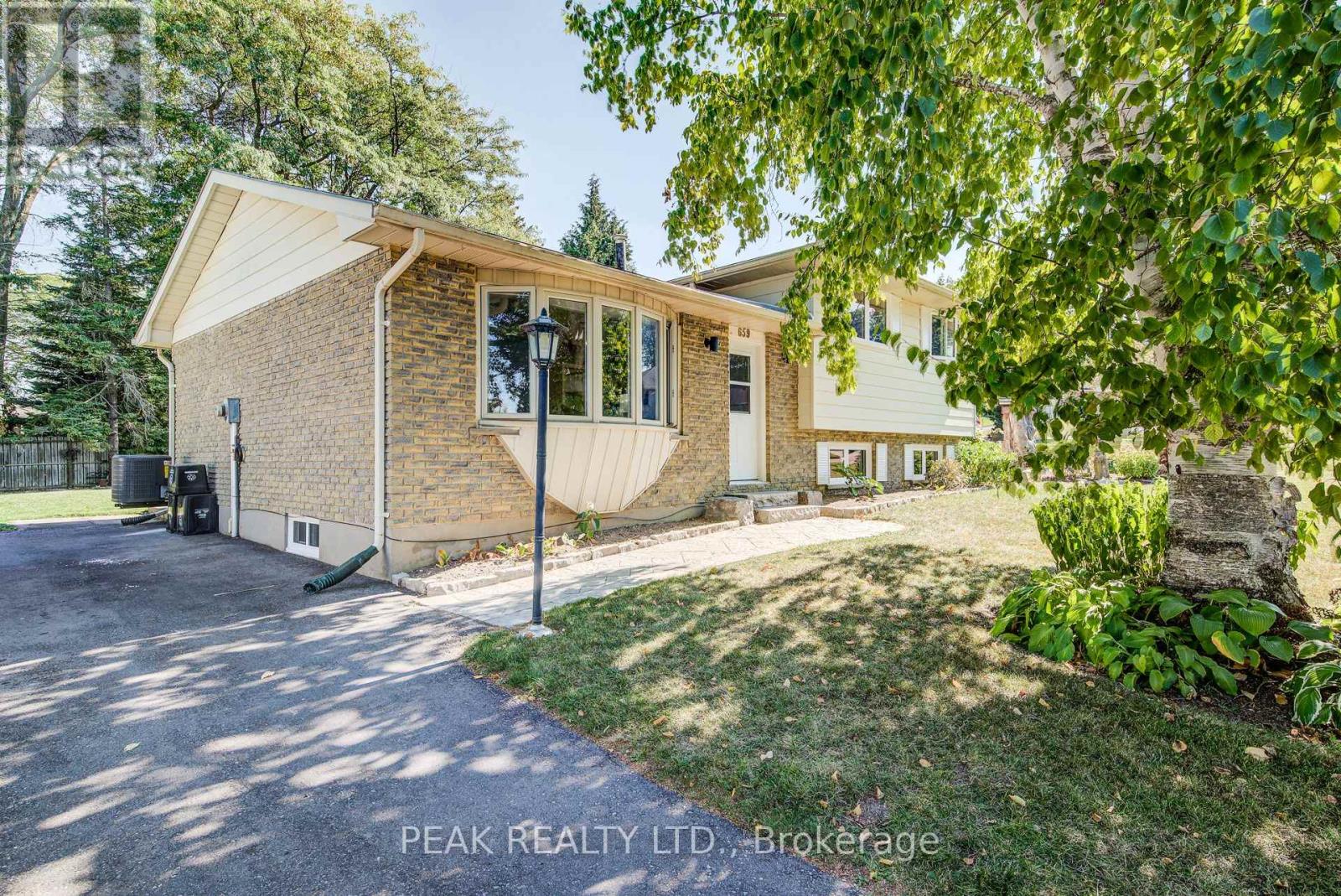 659 Gladstone Drive, Woodstock (Woodstock - North), Ontario  N4S 5S7 - Photo 4 - X12400280