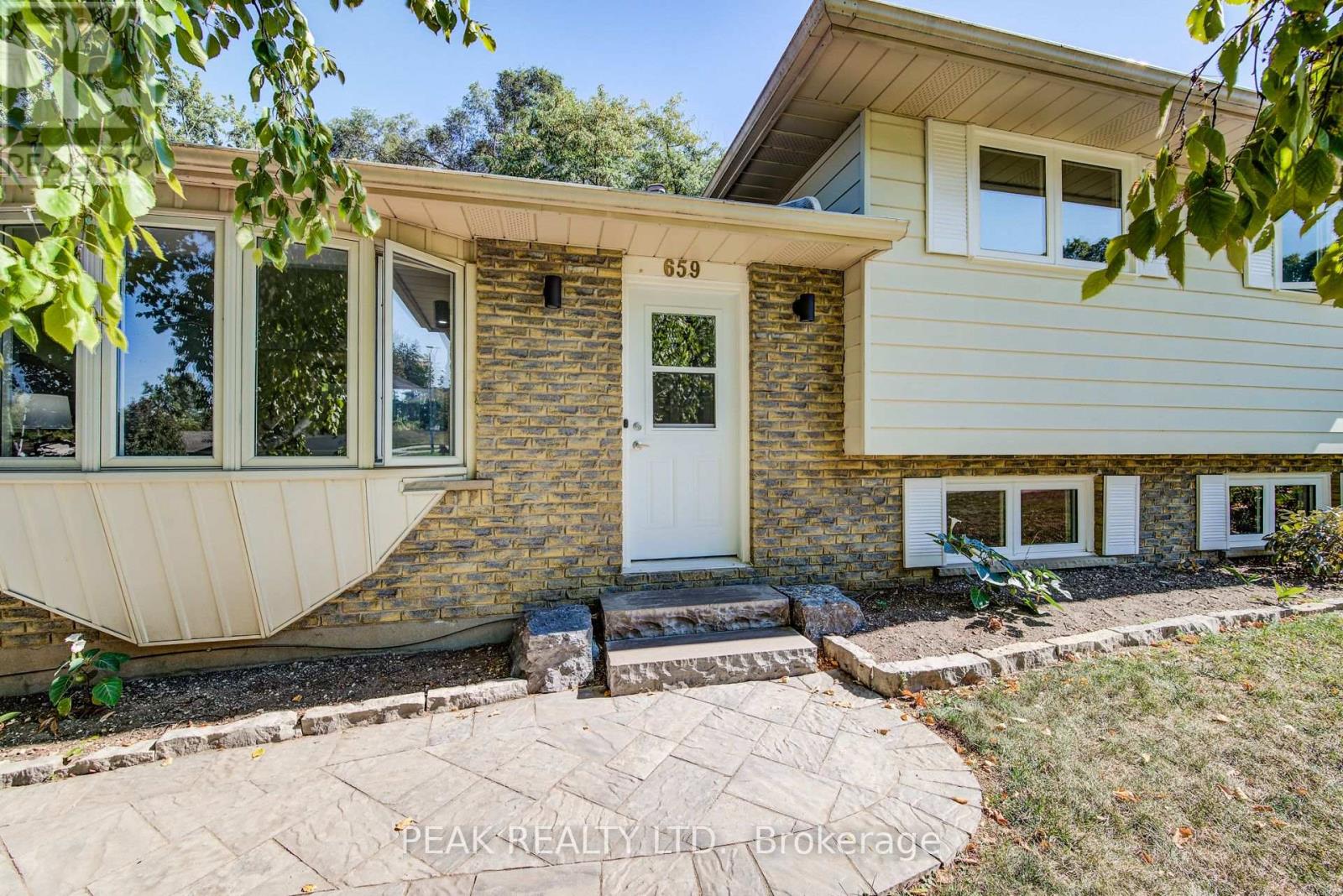 659 Gladstone Drive, Woodstock (Woodstock - North), Ontario  N4S 5S7 - Photo 5 - X12400280