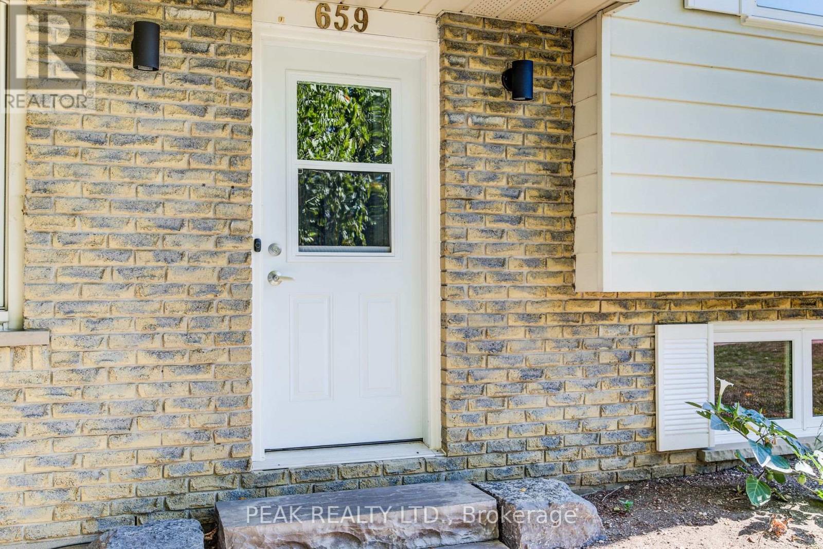 659 Gladstone Drive, Woodstock (Woodstock - North), Ontario  N4S 5S7 - Photo 6 - X12400280