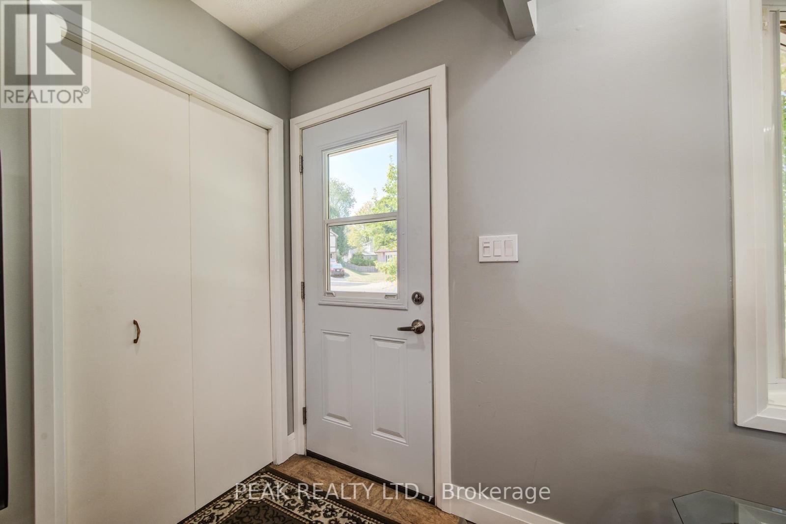 659 Gladstone Drive, Woodstock (Woodstock - North), Ontario  N4S 5S7 - Photo 7 - X12400280