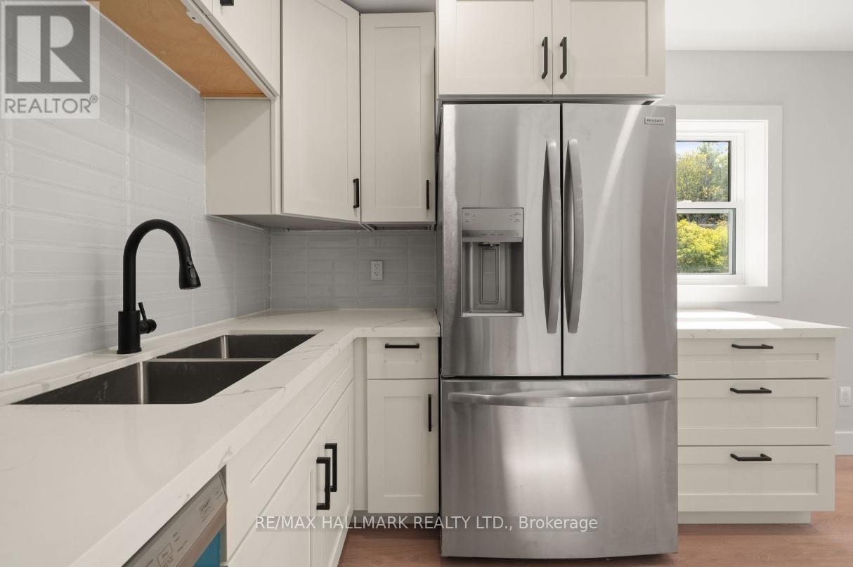 Upper Unit - 124 Colborne Street, Kawartha Lakes, Ontario  K0M 1N0 - Photo 1 - X12400310