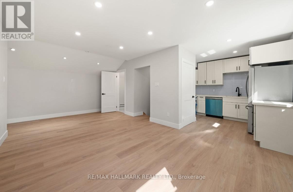 Upper Unit - 124 Colborne Street, Kawartha Lakes, Ontario  K0M 1N0 - Photo 2 - X12400310