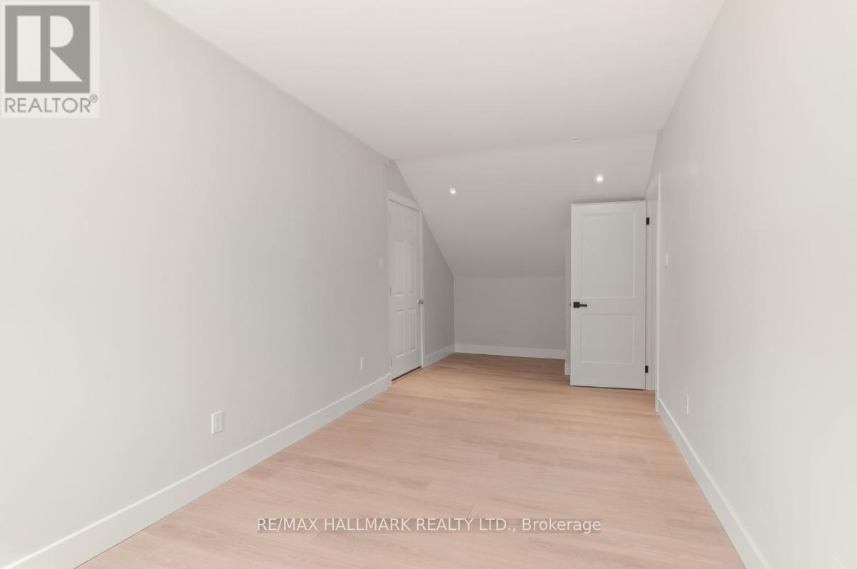 Upper Unit - 124 Colborne Street, Kawartha Lakes, Ontario  K0M 1N0 - Photo 7 - X12400310