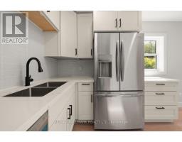 UPPER UNIT - 124 COLBORNE STREET, Kawartha Lakes, Ontario