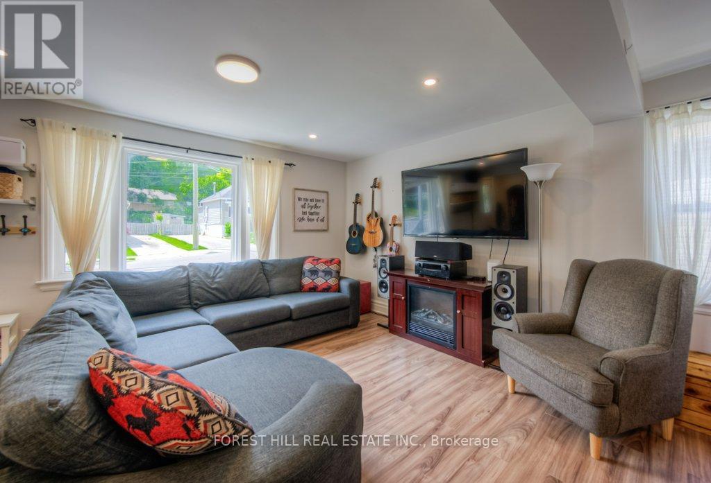 63 Berkley Road, Cambridge, Ontario  N1S 3G5 - Photo 7 - X12400319