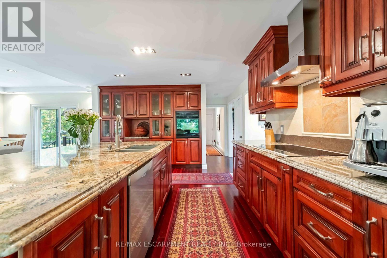 493 Ridge Road E, Grimsby, Ontario  L3M 0K5 - Photo 17 - X12400373
