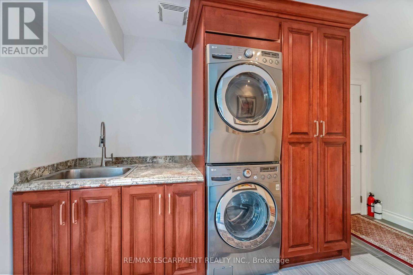 493 Ridge Road E, Grimsby, Ontario  L3M 0K5 - Photo 25 - X12400373