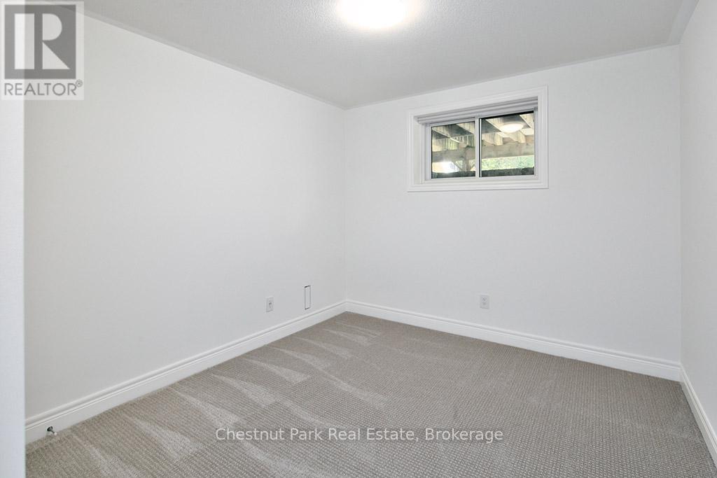 2237 Shore Lane, Wasaga Beach, Ontario  L9Y 2X7 - Photo 31 - S12400489