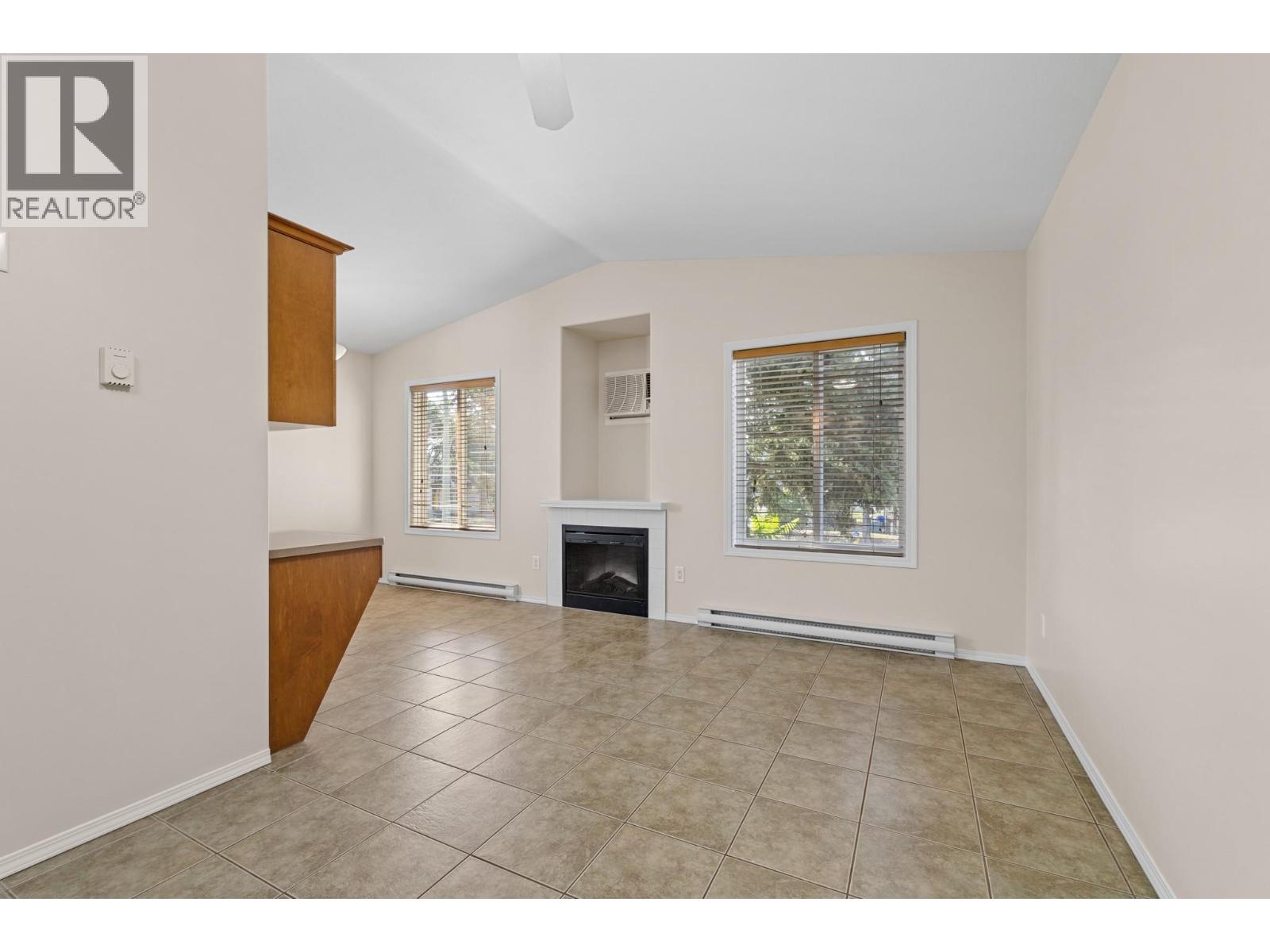 1320 Graham Street, Kelowna, British Columbia  V1Y 9X7 - Photo 4 - 10362244