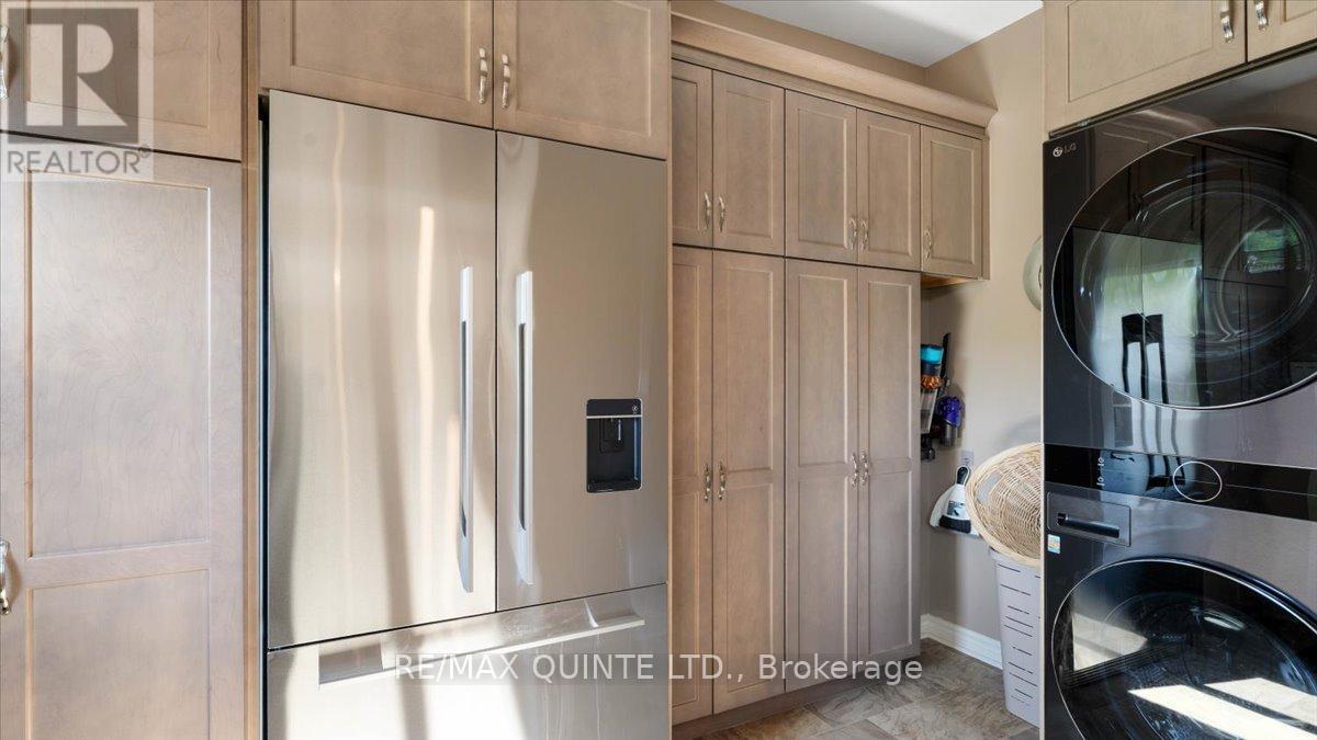 39 Deerfield Court, Prince Edward County (Ameliasburg Ward), Ontario  K8N 4Z1 - Photo 16 - X12400492