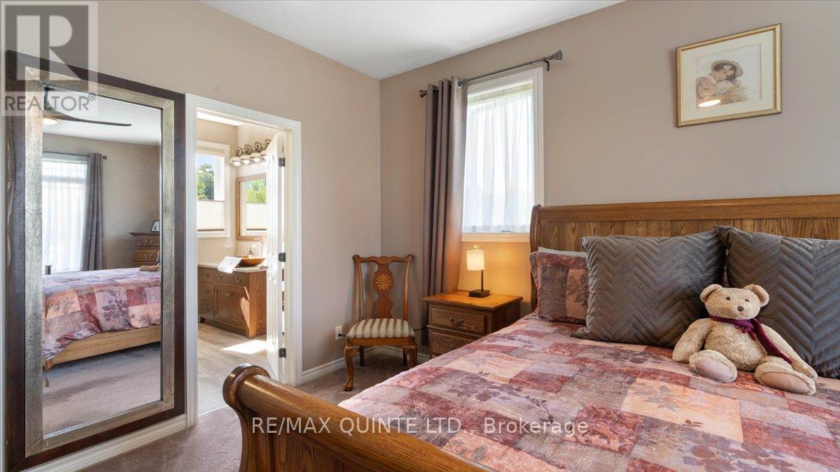 39 Deerfield Court, Prince Edward County (Ameliasburg Ward), Ontario  K8N 4Z1 - Photo 22 - X12400492