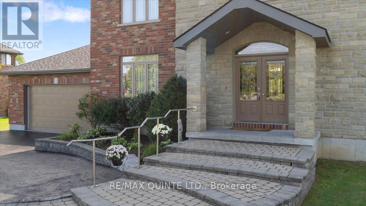 39 Deerfield Court, Prince Edward County (Ameliasburg Ward), Ontario  K8N 4Z1 - Photo 3 - X12400492