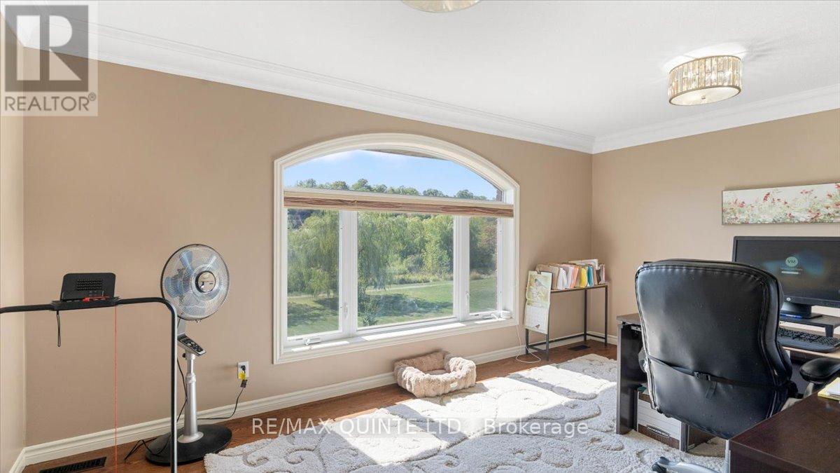 39 Deerfield Court, Prince Edward County (Ameliasburg Ward), Ontario  K8N 4Z1 - Photo 33 - X12400492