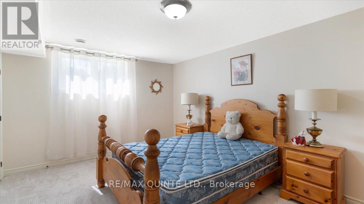 39 Deerfield Court, Prince Edward County (Ameliasburg Ward), Ontario  K8N 4Z1 - Photo 37 - X12400492