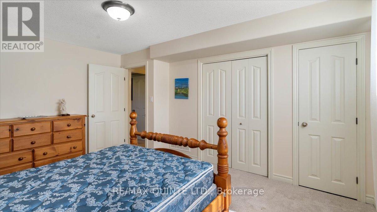 39 Deerfield Court, Prince Edward County (Ameliasburg Ward), Ontario  K8N 4Z1 - Photo 38 - X12400492