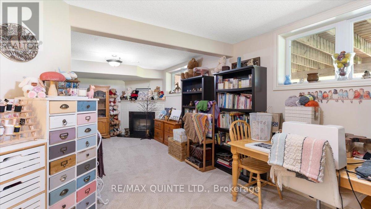 39 Deerfield Court, Prince Edward County (Ameliasburg Ward), Ontario  K8N 4Z1 - Photo 41 - X12400492