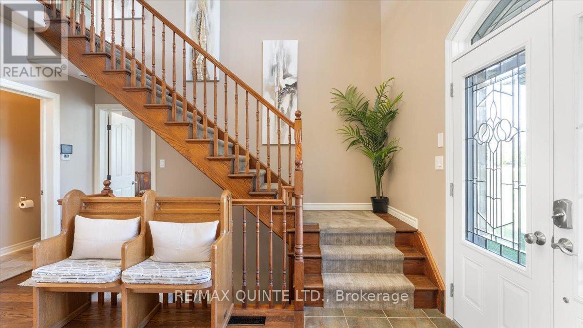 39 Deerfield Court, Prince Edward County (Ameliasburg Ward), Ontario  K8N 4Z1 - Photo 5 - X12400492