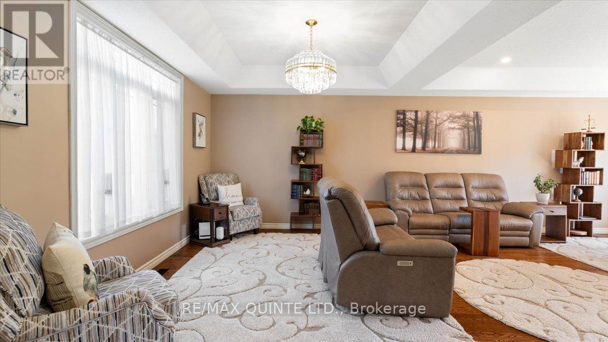 39 Deerfield Court, Prince Edward County (Ameliasburg Ward), Ontario  K8N 4Z1 - Photo 7 - X12400492