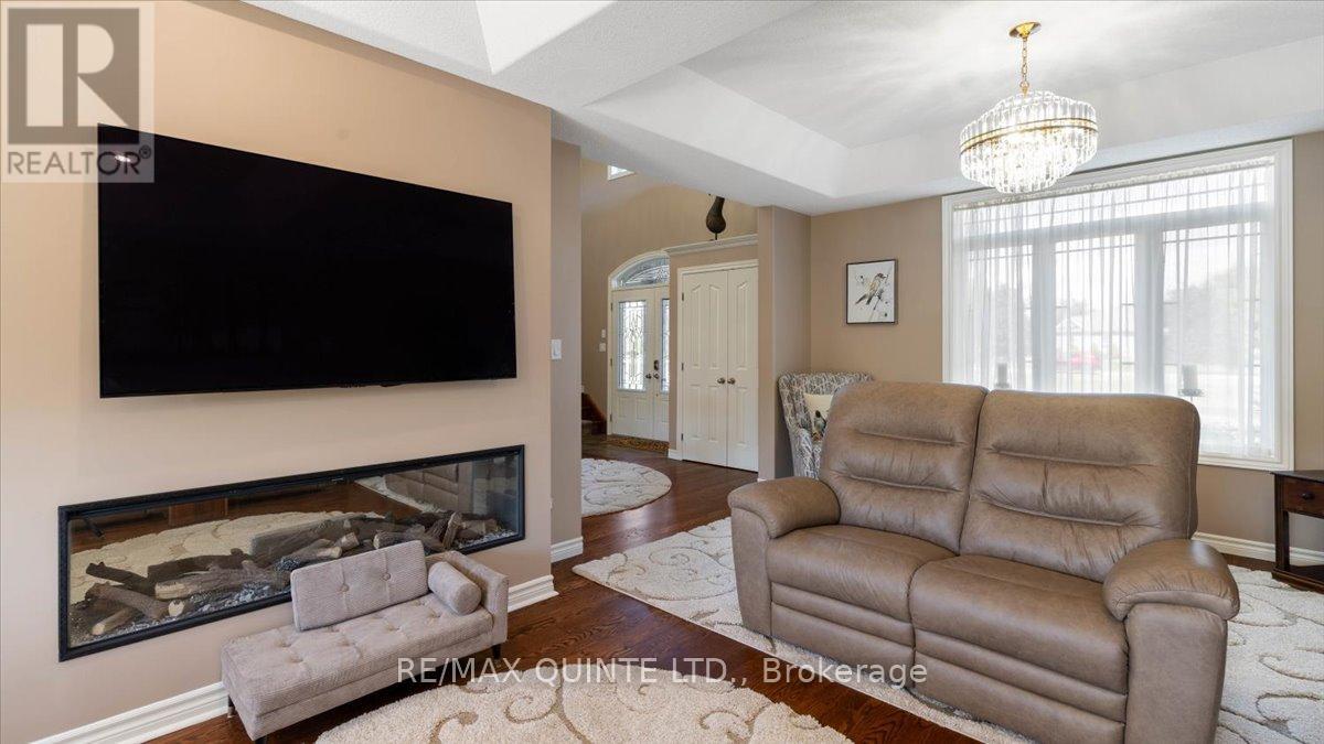 39 Deerfield Court, Prince Edward County (Ameliasburg Ward), Ontario  K8N 4Z1 - Photo 8 - X12400492