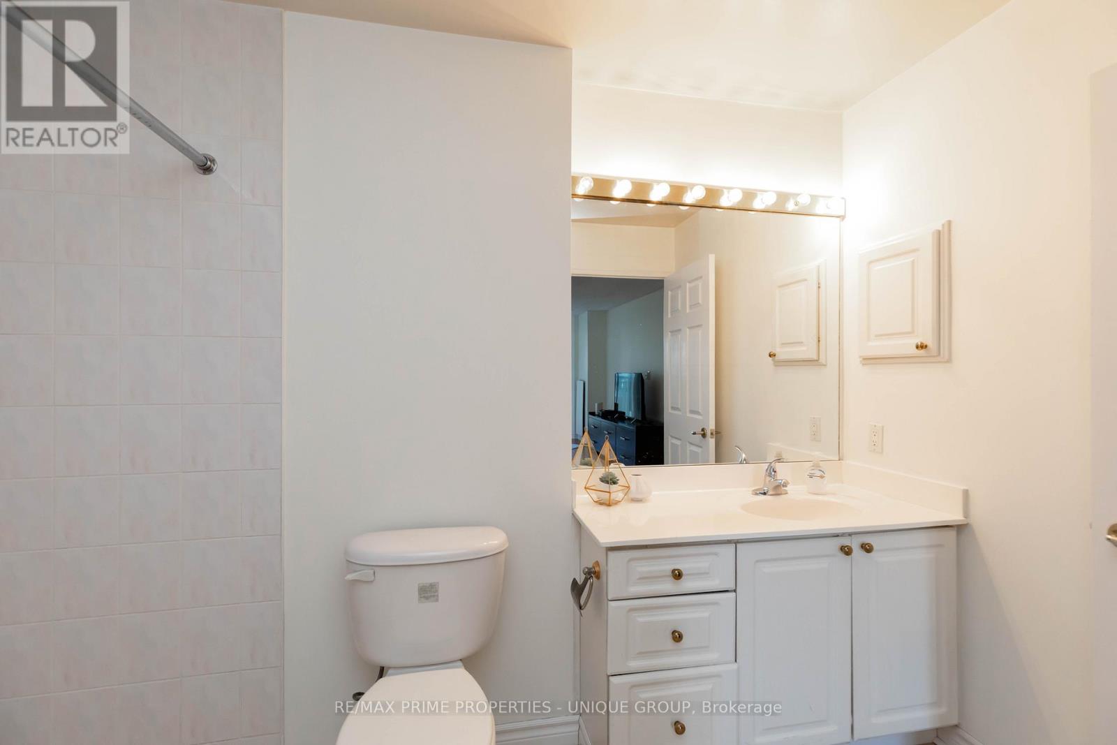 808 - 18 Concorde Place, Toronto, Ontario  M3C 3T9 - Photo 19 - C12400409