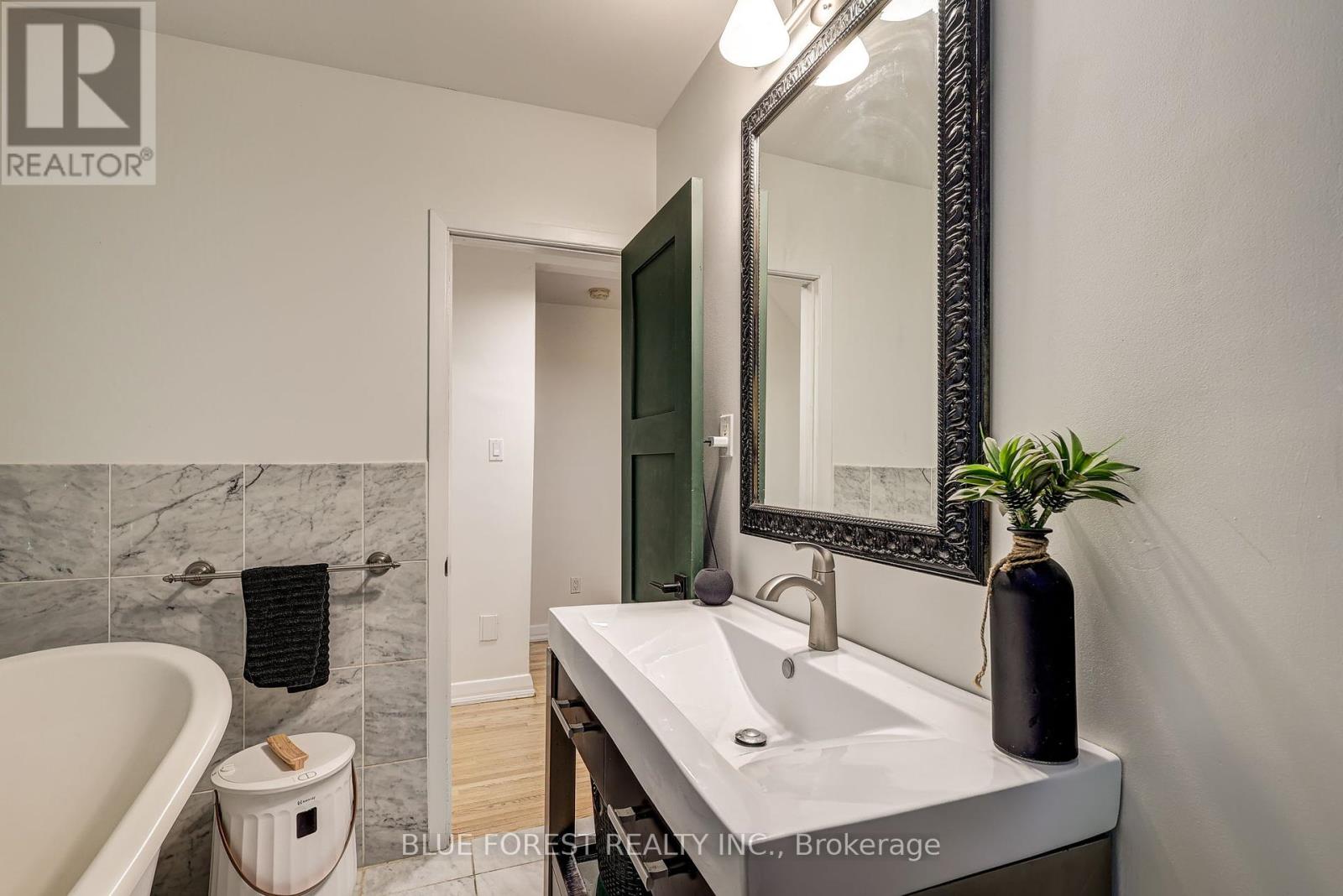 800 Springbank Drive, London South, Ontario  N6K 1A4 - Photo 36 - X12400468