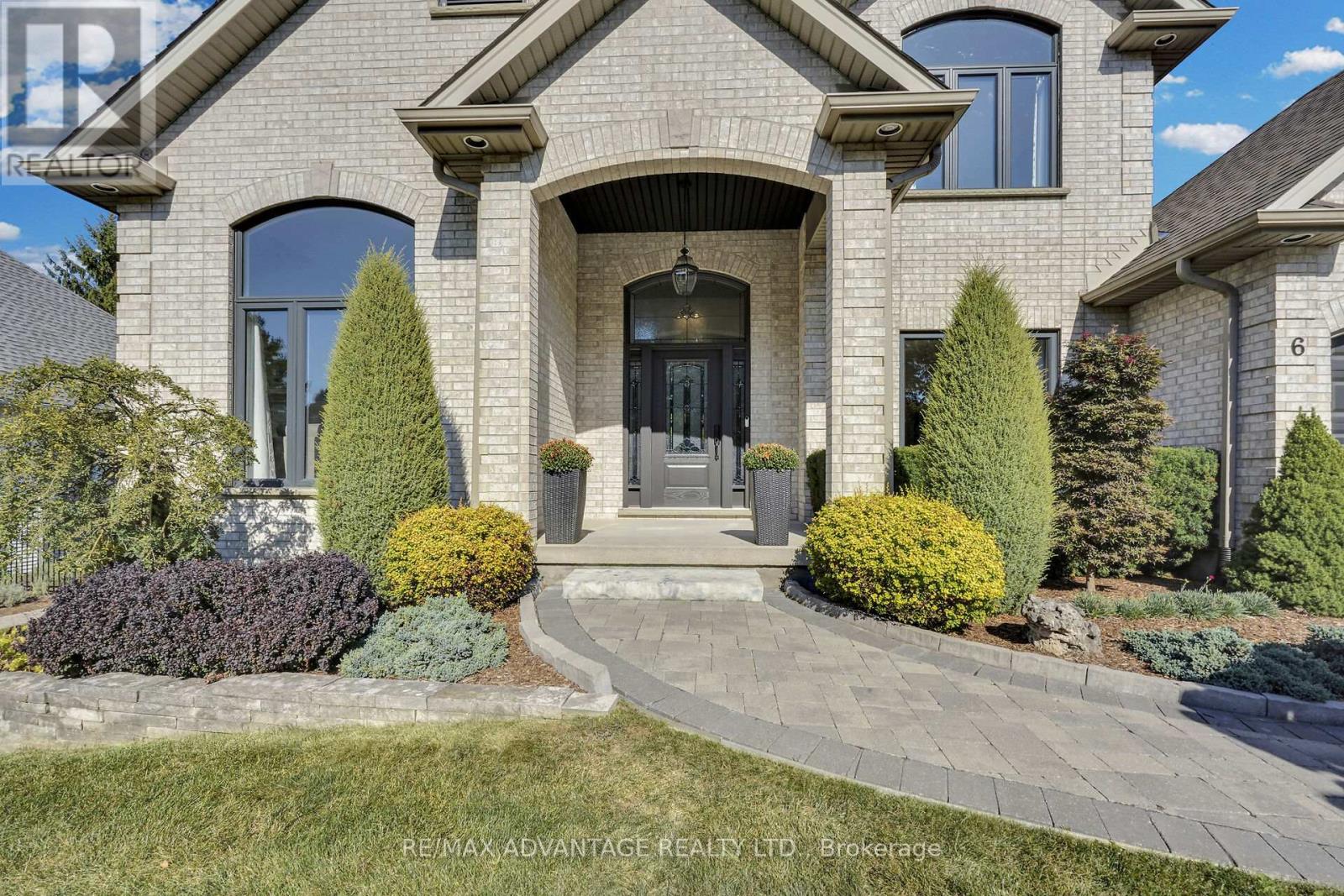 6 Northumberland Road, London North, Ontario  N6H 5H5 - Photo 2 - X12400508