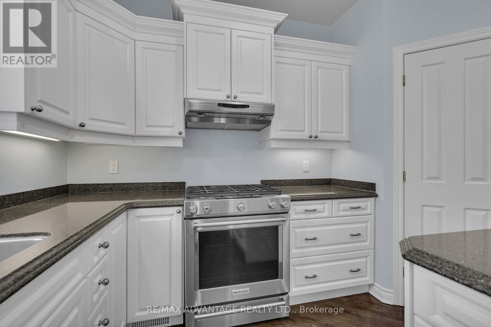 6 Northumberland Road, London North, Ontario  N6H 5H5 - Photo 22 - X12400508
