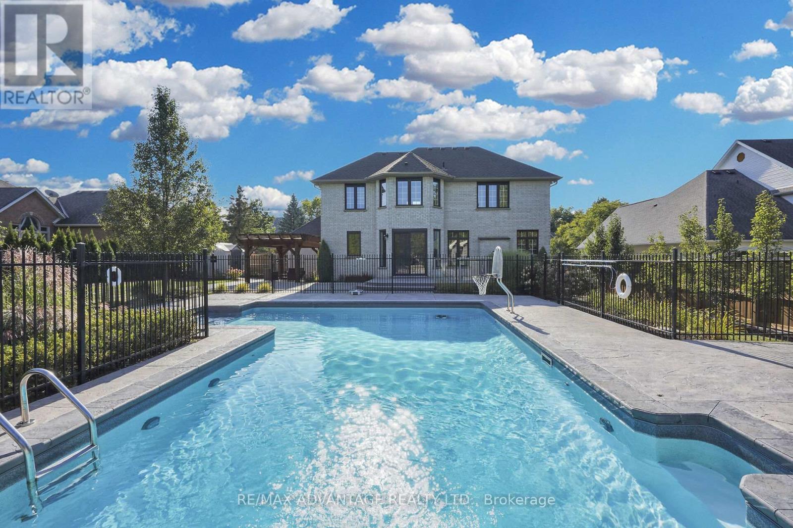 6 Northumberland Road, London North, Ontario  N6H 5H5 - Photo 3 - X12400508