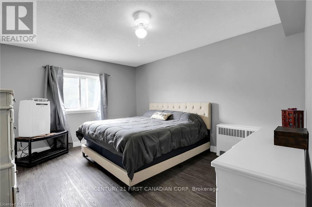 213 Wellington Street, London East, Ontario  N6B 2L2 - Photo 13 - X12400601