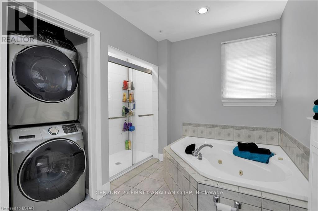 213 Wellington Street, London East, Ontario  N6B 2L2 - Photo 17 - X12400601