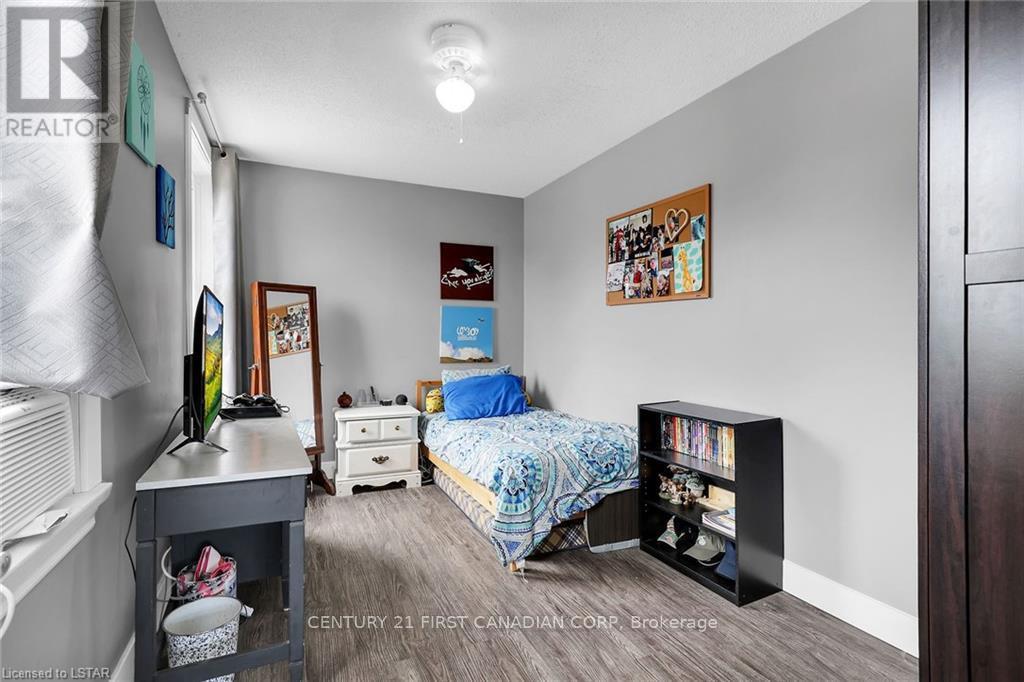 213 Wellington Street, London East, Ontario  N6B 2L2 - Photo 9 - X12400601