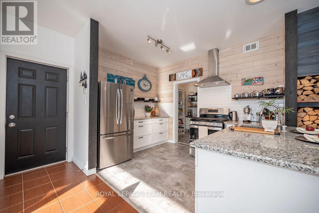 188 Paugh Lake Road, Madawaska Valley, Ontario  K0J 1B0 - Photo 11 - X12400561